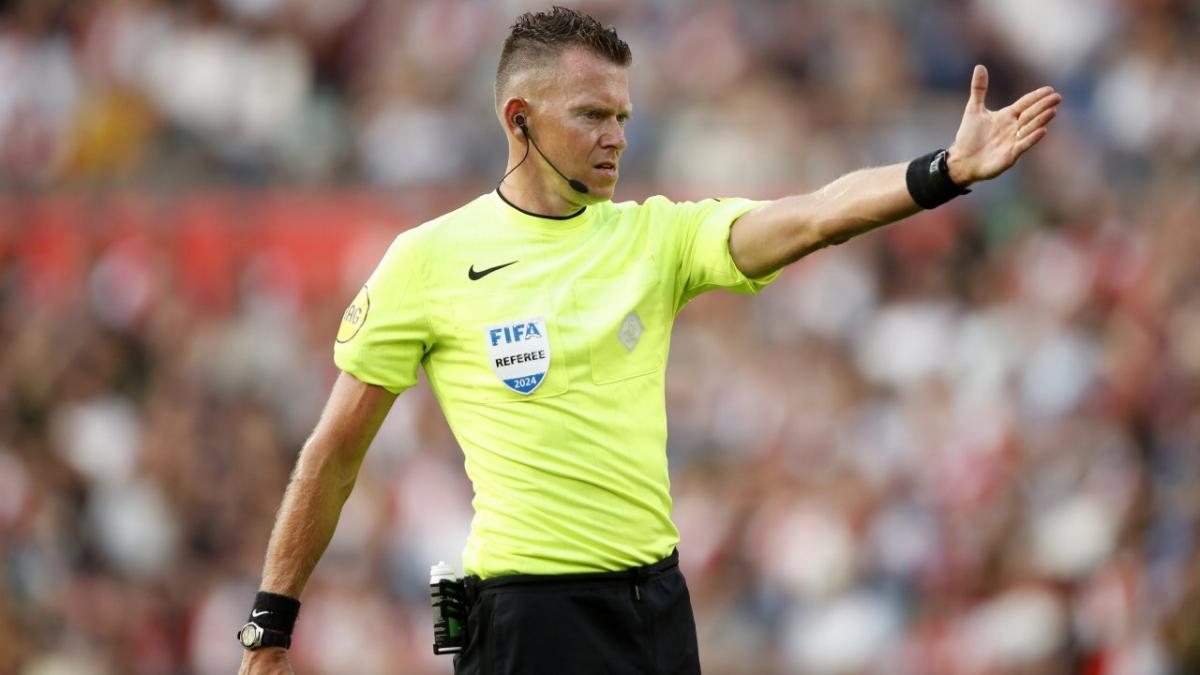 Dutch referee Allard Lindhout